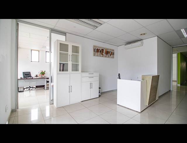 160M² OFFICE FOR SALE IN FOURWAYS